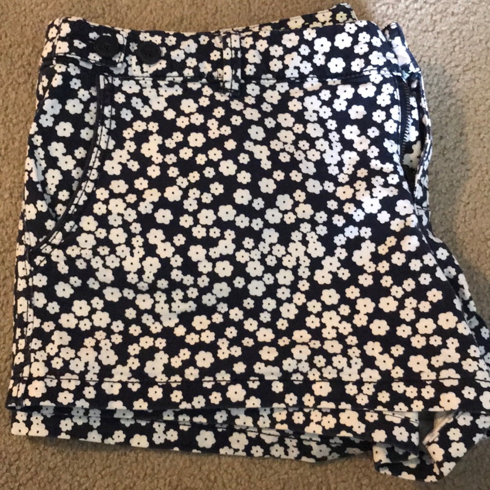 American Eagle flower shorts